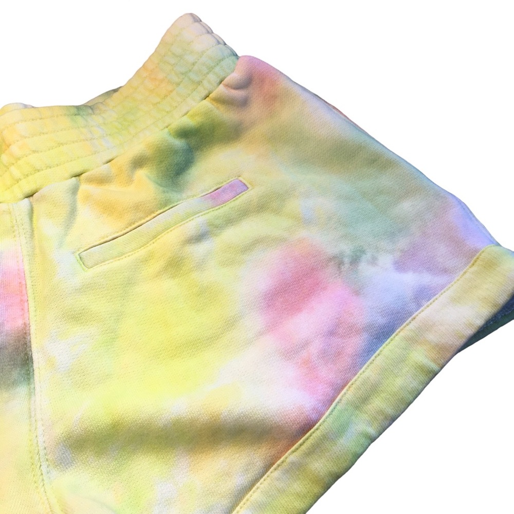 Alice and Olivia Tye Dye shorts NWT size small - Picture 4 of 12